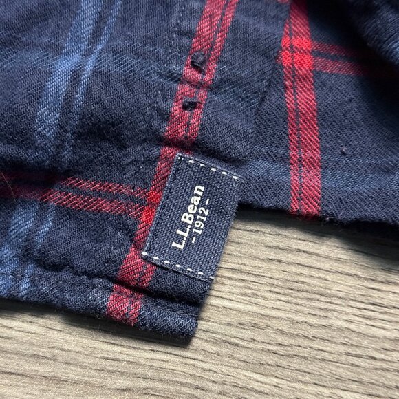 L.L. Bean Men's 1912 Field Flannel Shirt - Navy/Red - Picture 4 of 6